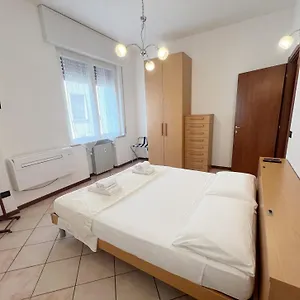 Casa Gilda, In Centro A , Mantova Italia